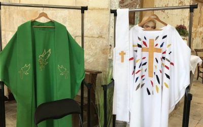 Vie de la Paroisse – Bénédiction des habits liturgiques à Lonzac le 27 Juillet