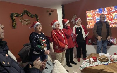 Chants de Noël dans les familles.