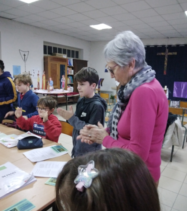 Chants de Noël pour les enfants du KT