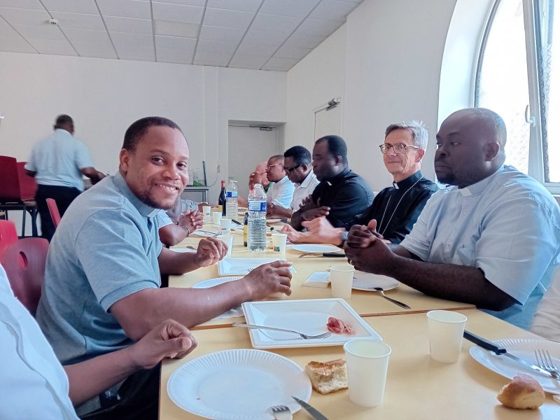 Cagnotte pour les prêtres aidants juillet et août