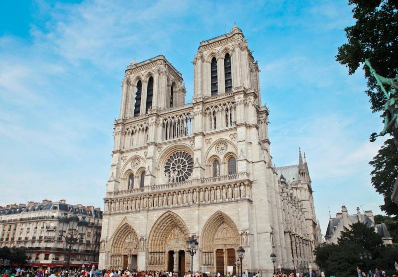 Notre Dame de Paris cathédrale du troisième millénaire: