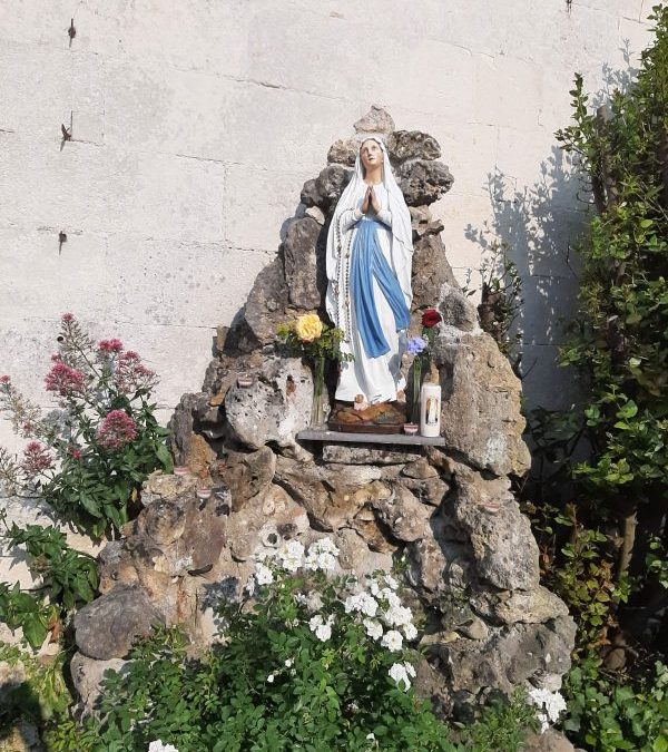 Bénédiction de la statue de Notre Dame de Lourdes du presbytère Saint Vivien