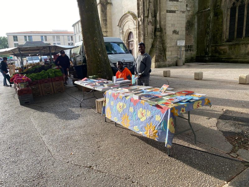 Bistrot du curé et stand au marché Saint Pierre