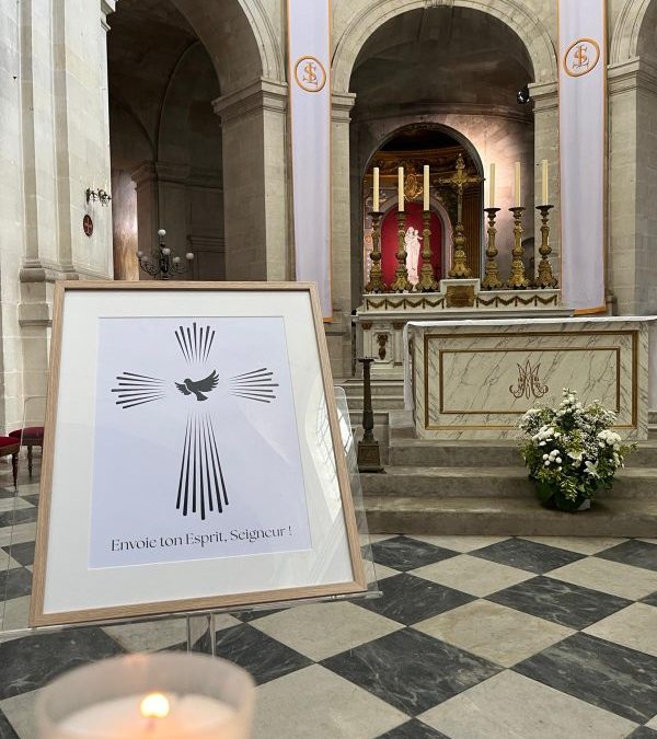 Prier pour le conclave à la cathédrale de La Rochelle